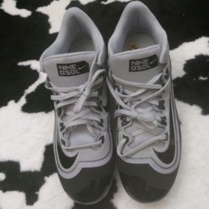 Nike Mens cleated size 12D ball shoes